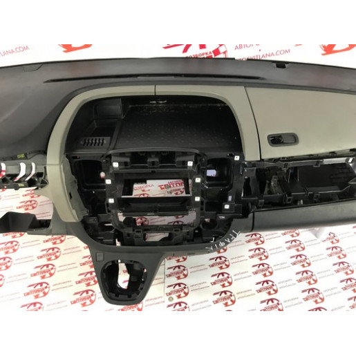 Торпедо Renault Trafic III 2014-2021 681004777R